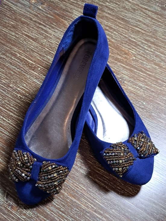 Forever 21 Shoes - Forever 21 Shoes Women’s Cobalt Blue Faux Suede Flats Rhinestone Bow  Size 9